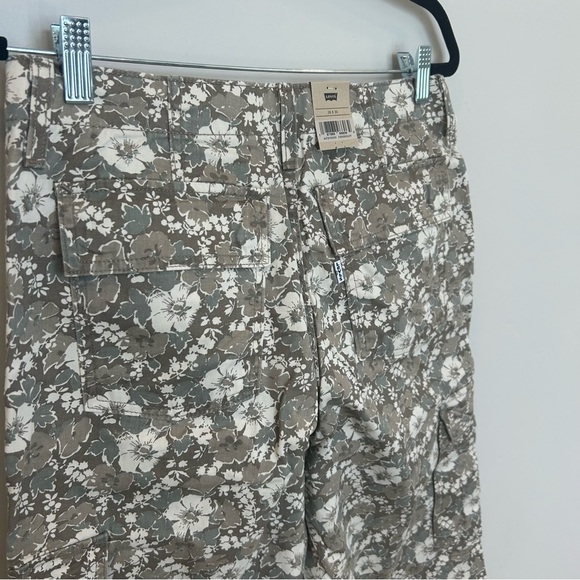 Women’s Levi’s 94 Baggy Cargo Pants, Green Floral, 26X30 - Picture 9 of 10
